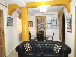 Gratitude:2bdrm Classic Golden Family Suite: Ghc700Per Day -4 Guests