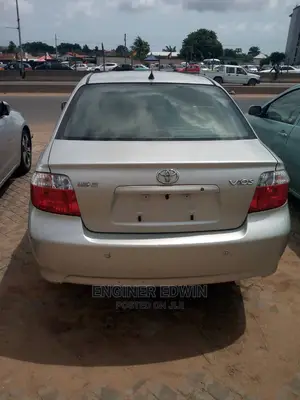 Toyota Yaris Base Sedan 4dr 2010 Silver
