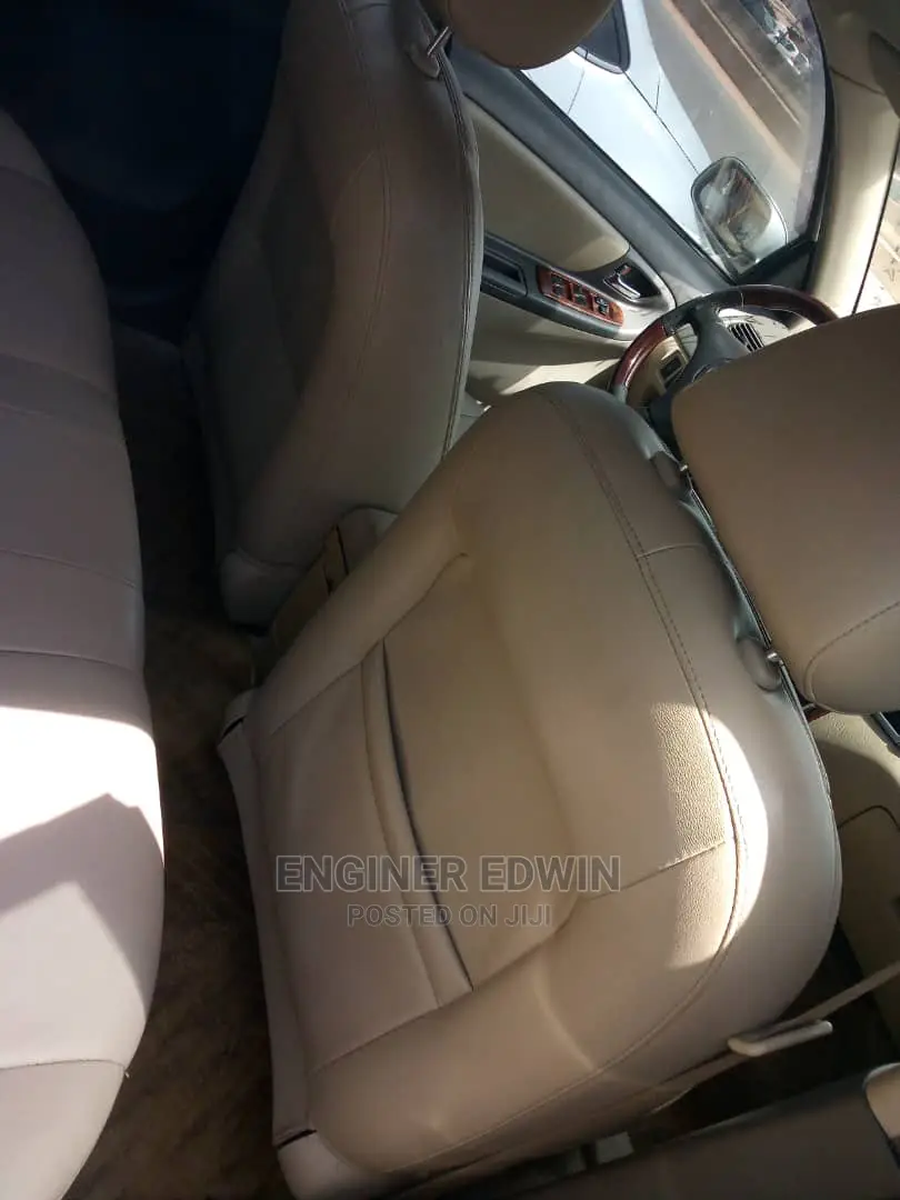 Toyota Yaris Base Sedan 4dr 2010 Silver