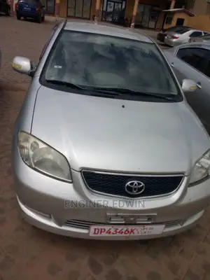 Toyota Yaris Base Sedan 4dr 2010 Silver