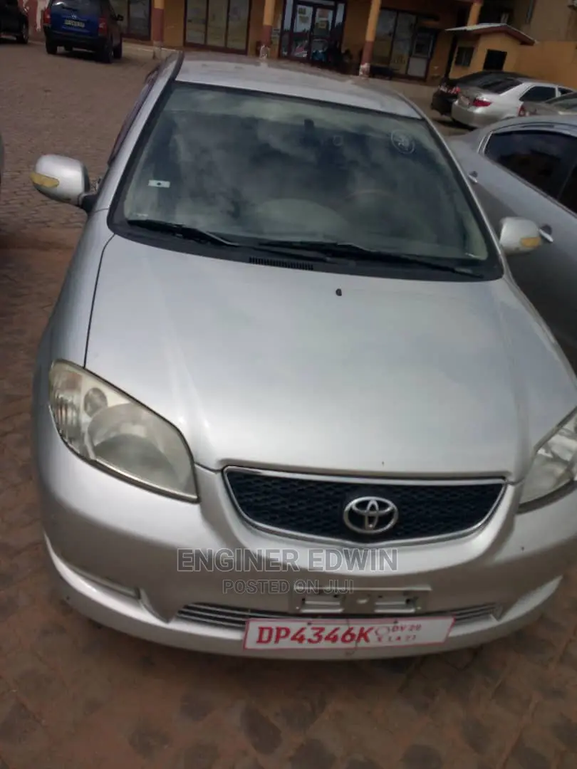 Toyota Yaris Base Sedan 4dr 2010 Silver