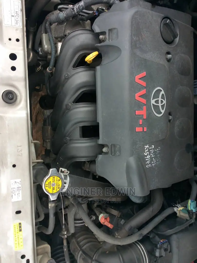 Toyota Yaris Base Sedan 4dr 2010 Silver