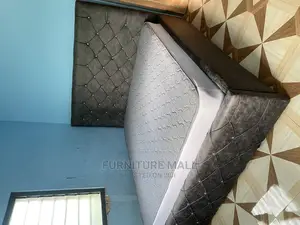 Modernized Executive Queen Size Bed With Mattress .