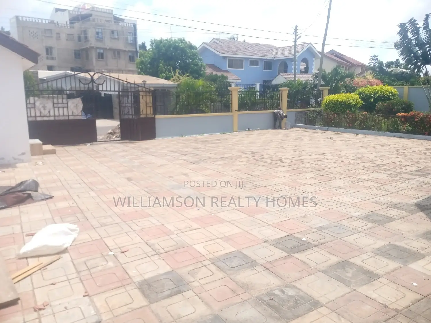 5bdrm House in Hfc Estate, Spintex for rent