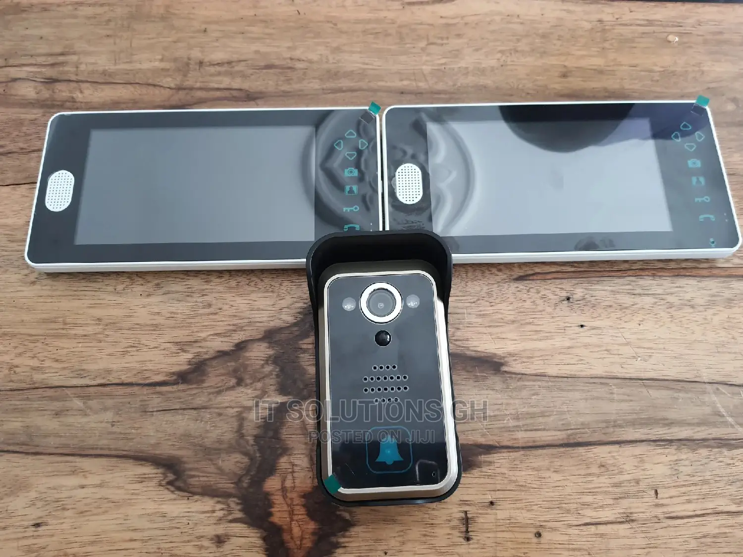 Wireless Video Doorbell With Two Monitors
