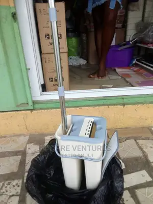 Flate Mop With It Wet and Dry Bucket