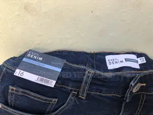 Straight Easy Denim Jeans Waist 32 and Length 32