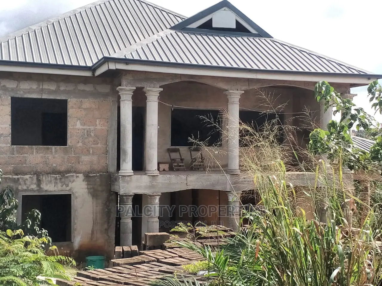 6bdrm House in Santasi, Kumasi Metropolitan for sale