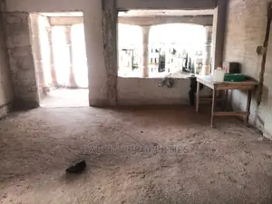 6bdrm House in Santasi, Kumasi Metropolitan for sale