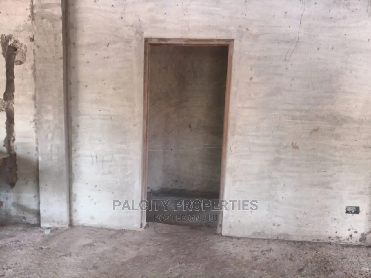 6bdrm House in Santasi, Kumasi Metropolitan for sale