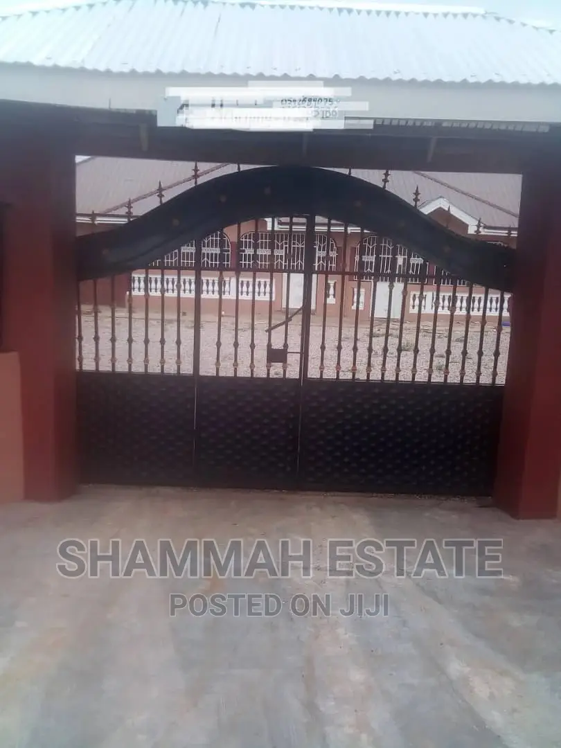 Furnished 8bdrm House in Aiding Estate Sunyani Municipal for rent