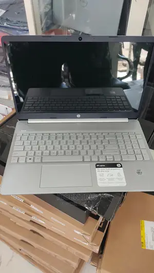 New Laptop HP Pavilion 15 8GB Intel Core I3 HDD 1T