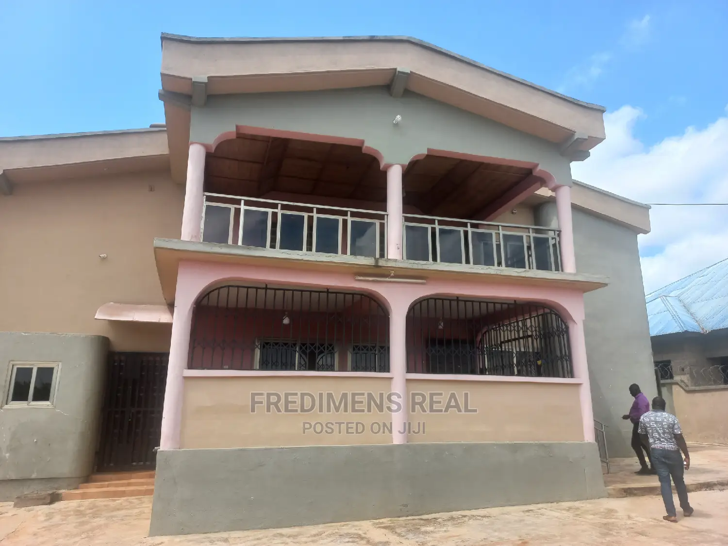 8bdrm House in Apatrapa For Sale, Kumasi Metropolitan for sale