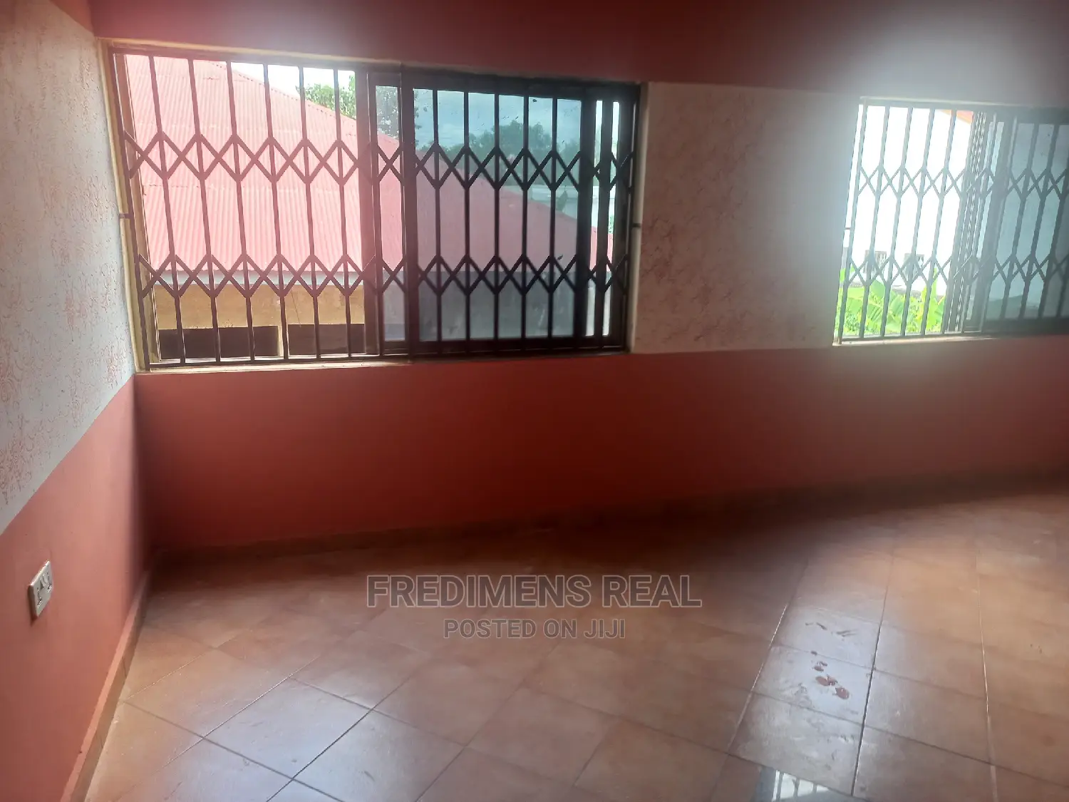 8bdrm House in Apatrapa For Sale, Kumasi Metropolitan for sale