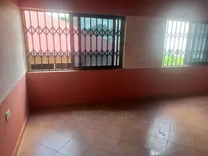 8bdrm House in Apatrapa For Sale, Kumasi Metropolitan for sale
