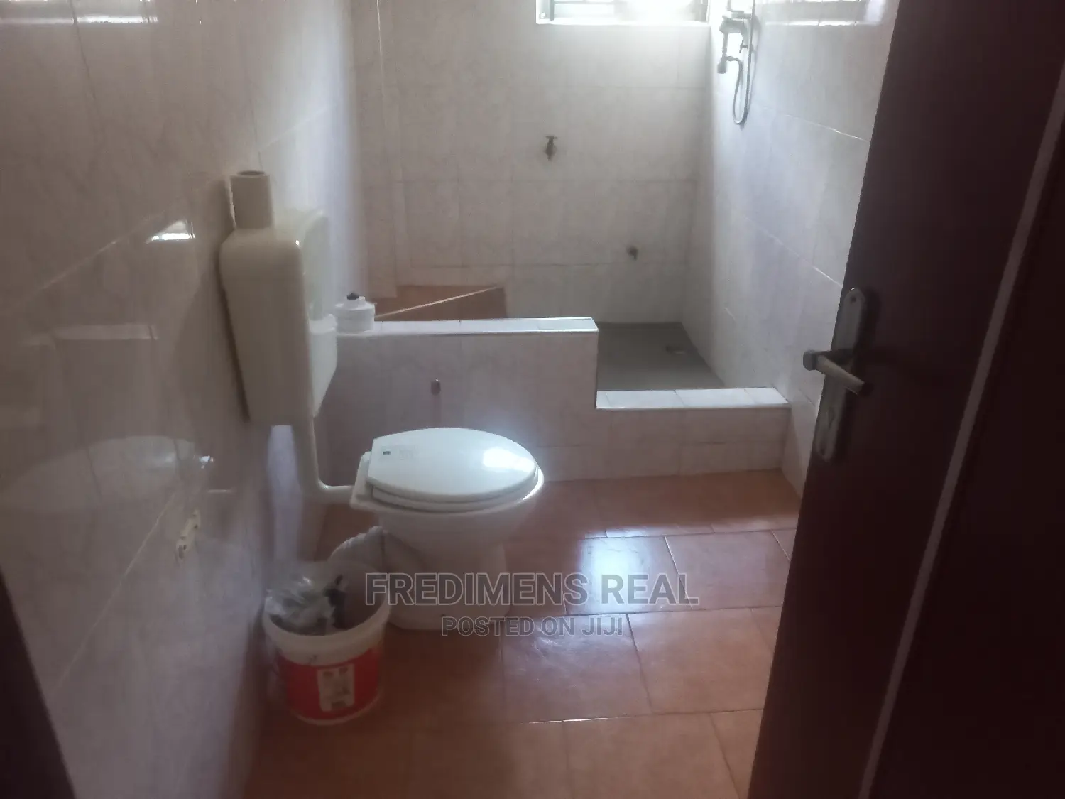 8bdrm House in Apatrapa For Sale, Kumasi Metropolitan for sale