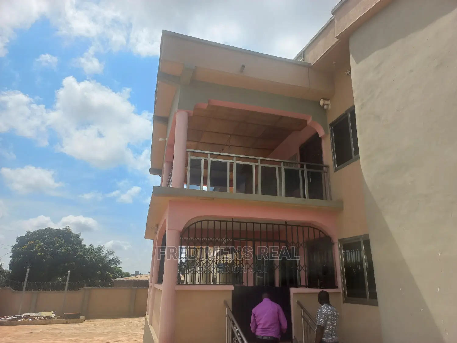 8bdrm House in Apatrapa For Sale, Kumasi Metropolitan for sale