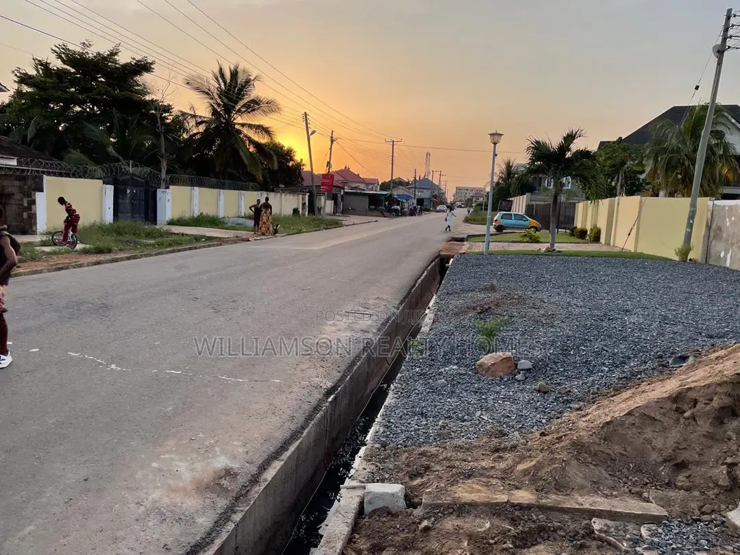 3bdrm House in Hfc Estate, Spintex for rent