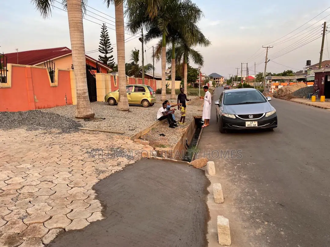 3bdrm House in Hfc Estate, Spintex for rent