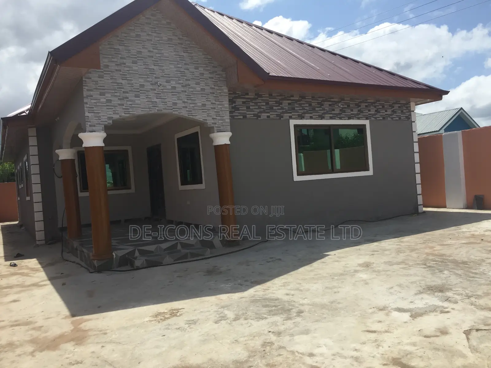 3bdrm House in De-Icons Real, Awutu Senya East Municipal for sale