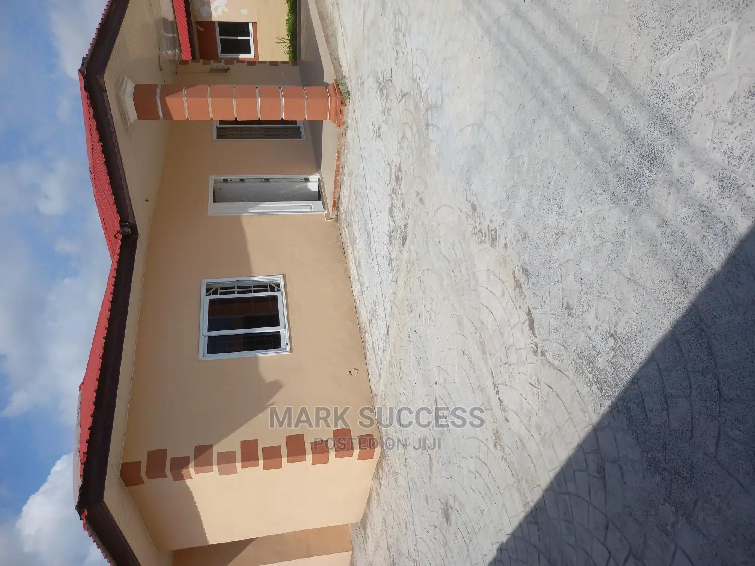 3bdrm House in 3 Bedrooms Detached for Sale