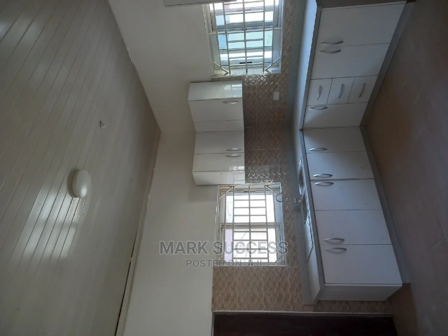 3bdrm House in 3 Bedrooms Detached for Sale