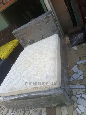 Excellent 80x60 Canadian Queensize Bed With Matress .