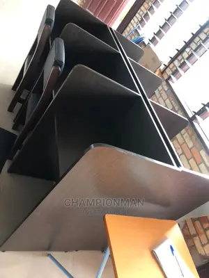 Libera Desk With Chairs