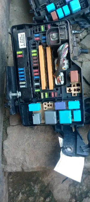 Toyota VENZA Engine Fuseboard