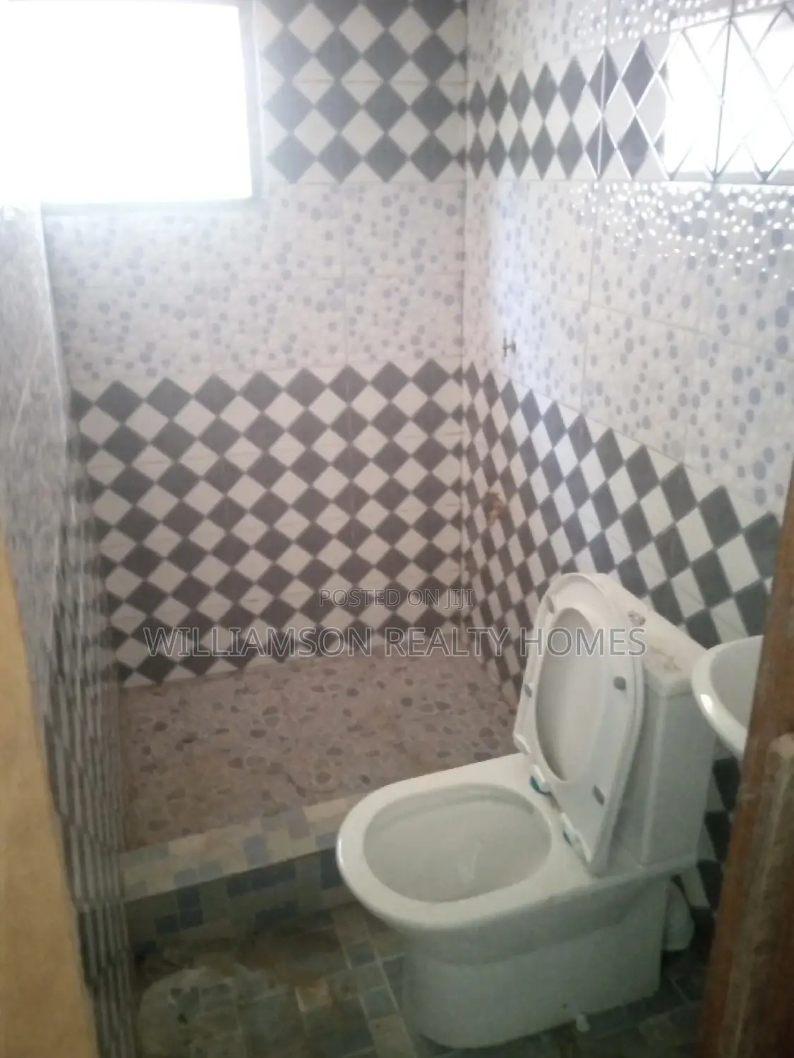 1bdrm Apartment in Community 18, Spintex for rent