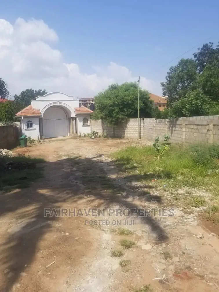 1 1⁄2plot of Land for Sale at Palace Mall