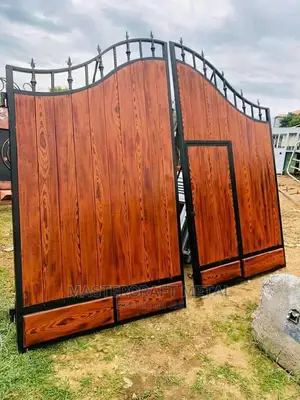 Main Gate Quality With Red Wood