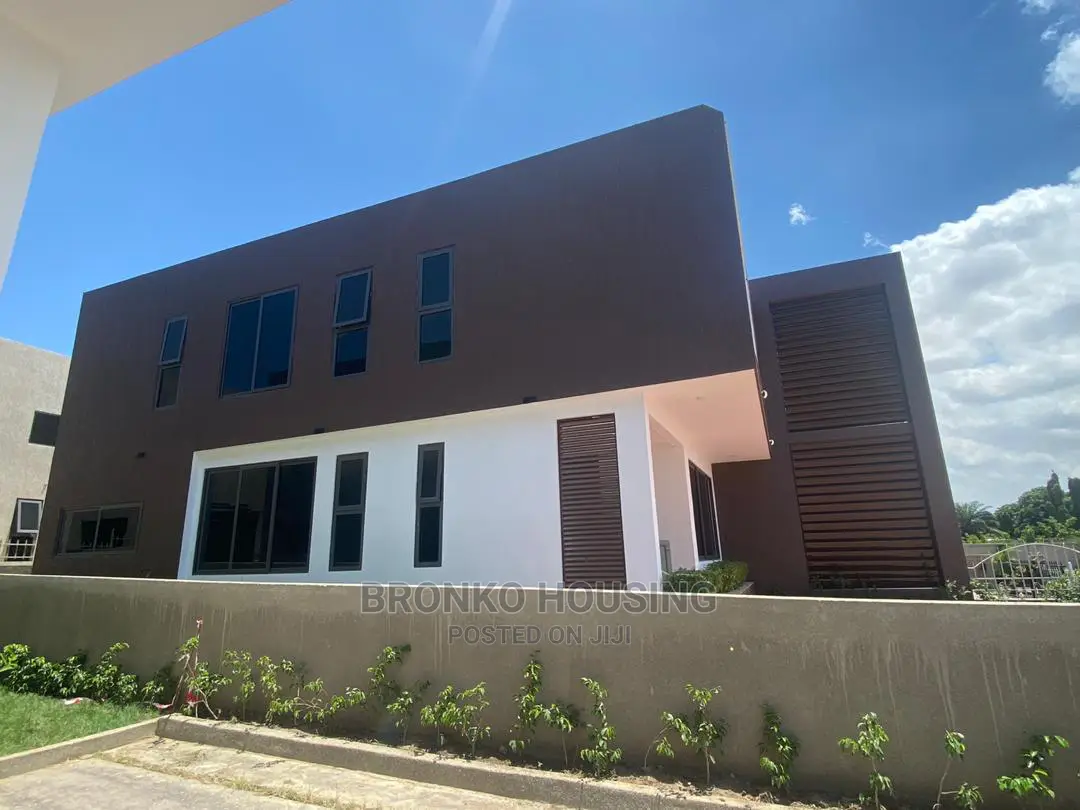 3bdrm House in Bronko Housing, Achimota for rent
