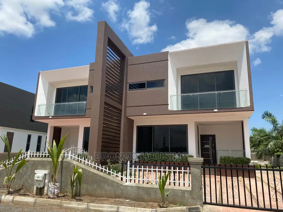 3bdrm House in Bronko Housing, Achimota for rent