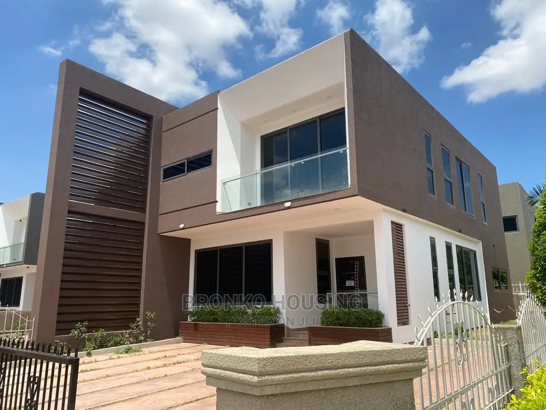 3bdrm House in Bronko Housing, Achimota for rent