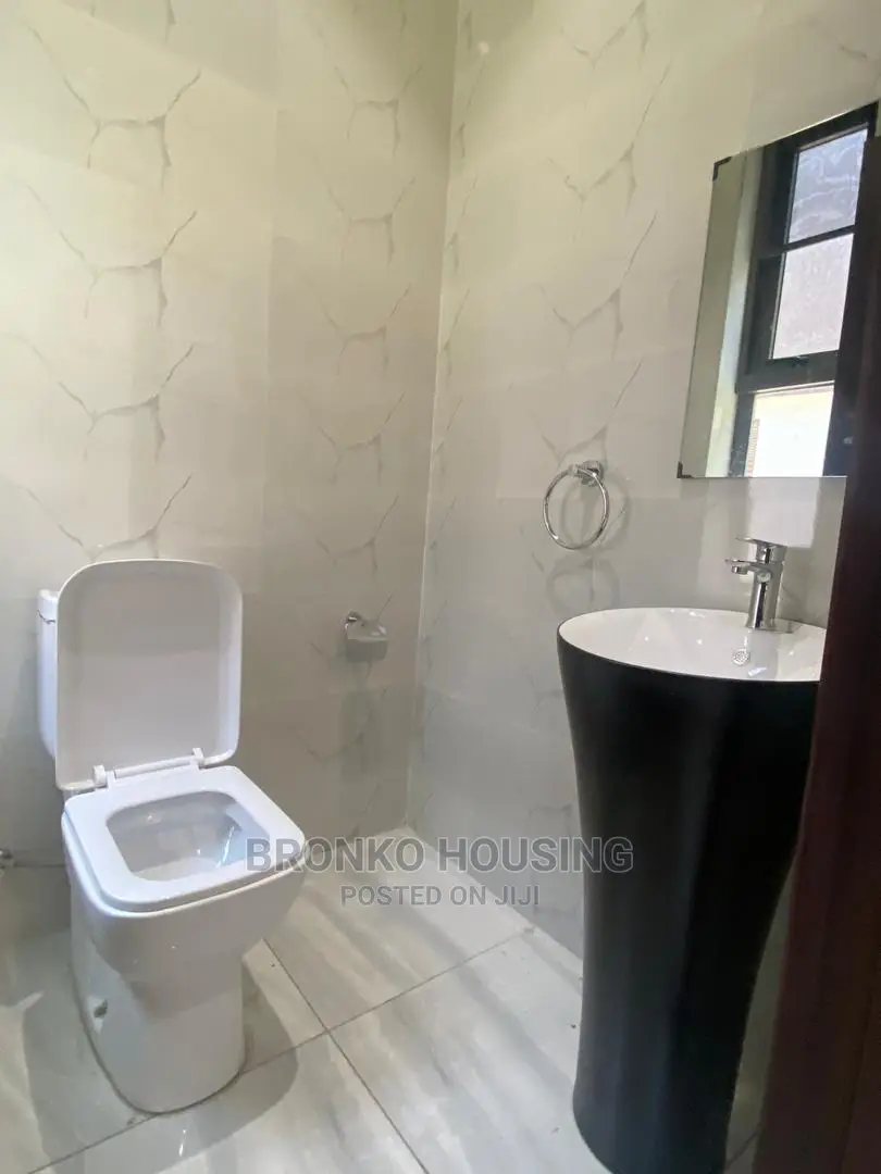 3bdrm House in Bronko Housing, Achimota for rent