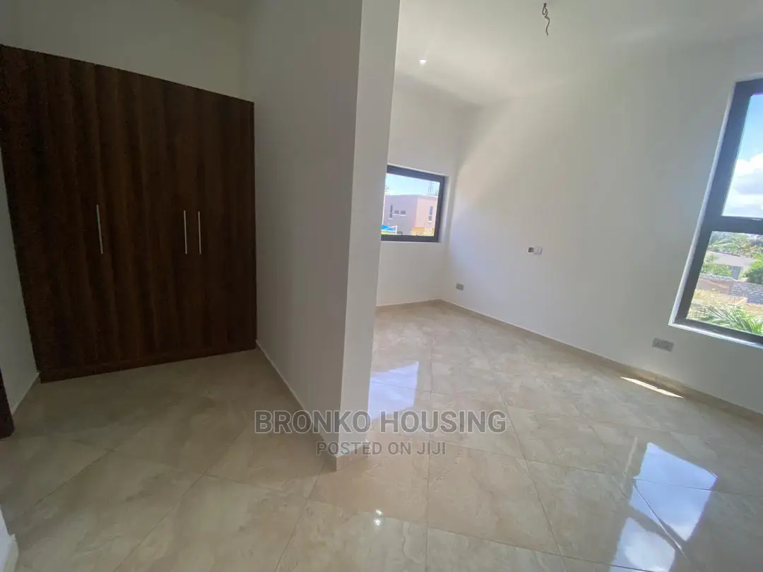 3bdrm House in Bronko Housing, Achimota for rent