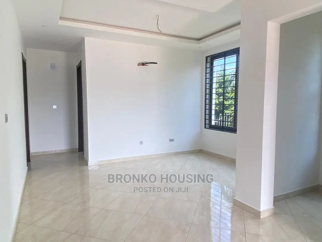 3bdrm House in Bronko Housing, Achimota for rent
