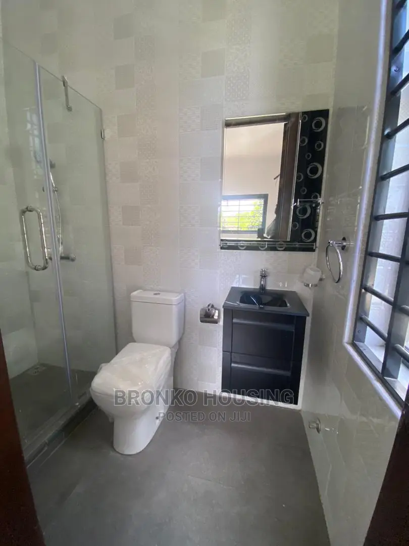 3bdrm House in Bronko Housing, Achimota for rent