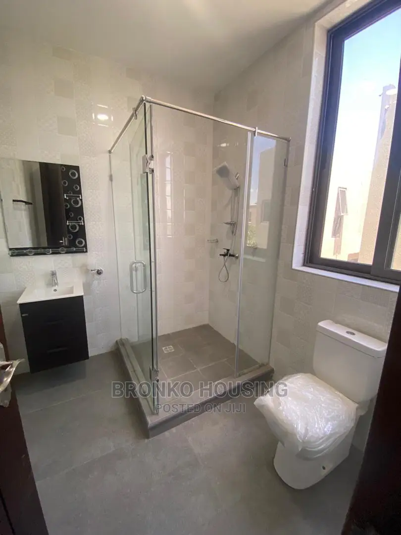3bdrm House in Bronko Housing, Achimota for rent