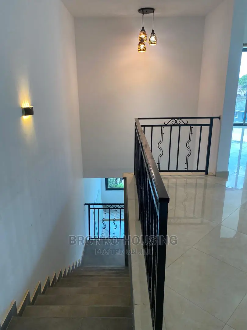 3bdrm House in Bronko Housing, Achimota for rent