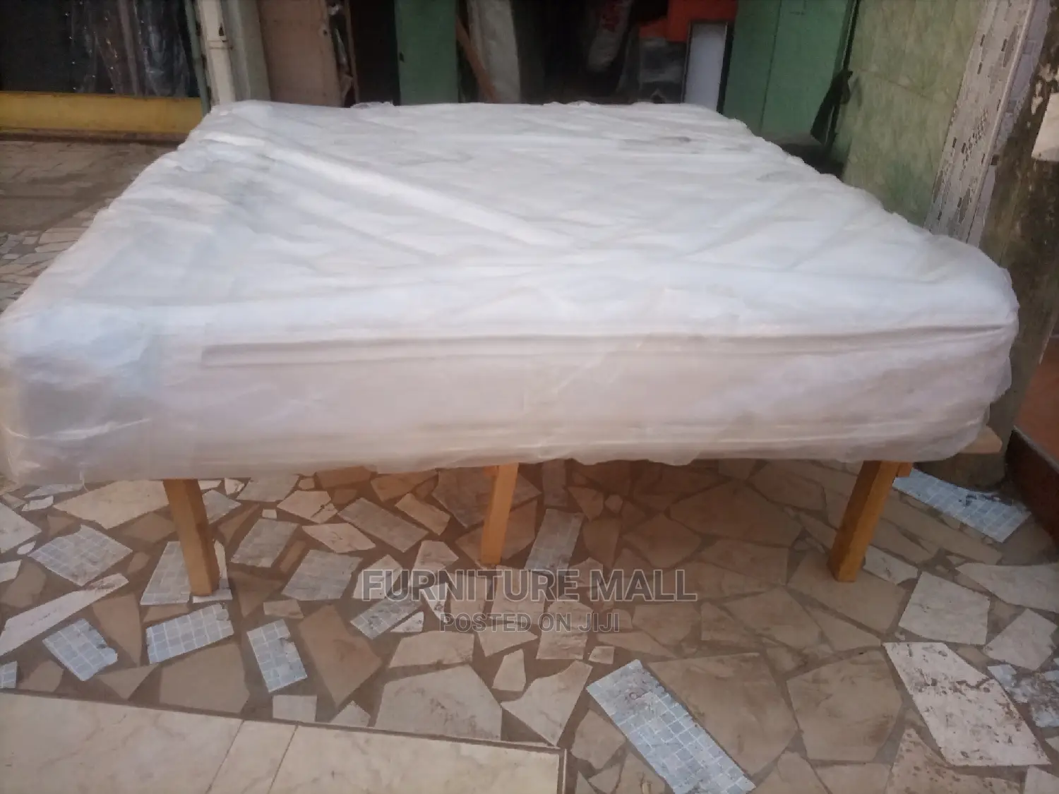 Elegant King Size Matyress Available as Seen. F Deliv