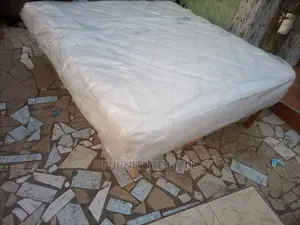 Elegant King Size Matyress Available as Seen. F Deliv