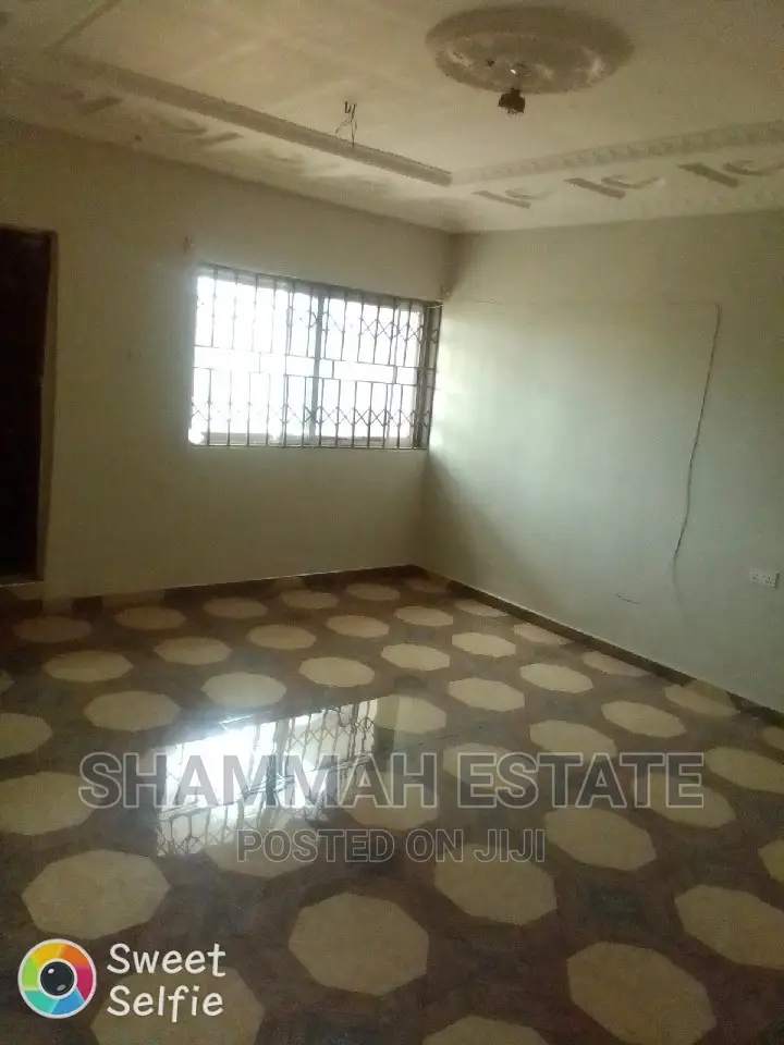 10bdrm Apartment in Aiding Estate, Sunyani Municipal for rent