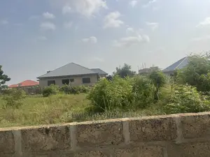 Almost 3 Plots of Land With Uncomplicated 3 Bed 4 Sale