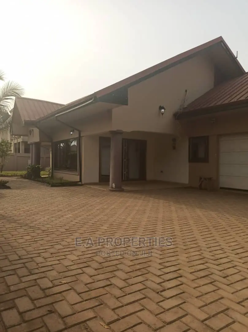 5bdrm Bungalow in E a Properties, Boundary Road Area for Sale