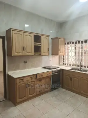 5bdrm Bungalow in E a Properties, Boundary Road Area for Sale