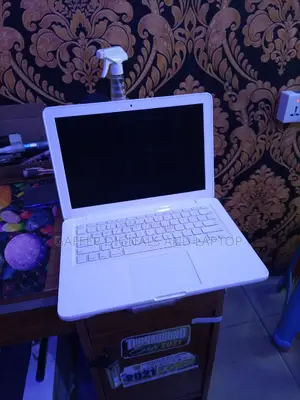 New Laptop Apple MacBook 2012 4GB Intel Core 2 Duo HDD 320GB