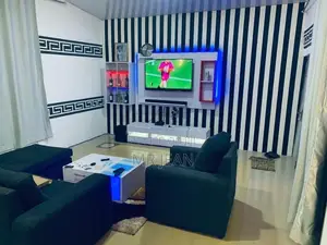Professional Painter and Wallpaper Installer
