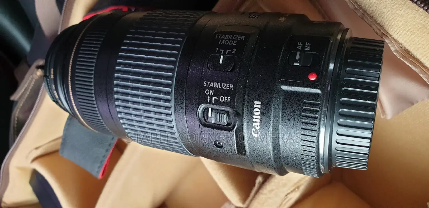 Canon EF 70-300mm 1:4-5.6 IS LENS